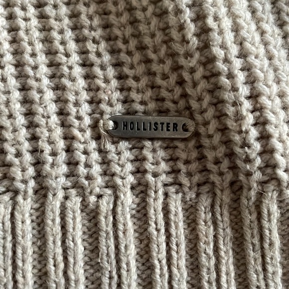 Hollister Oversized Sweatshirt - Picture 2 of 6